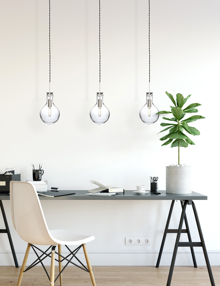 Cette suspension à trois lampes ampoules en verre Steinhauer Elegance LED acier – Image 3