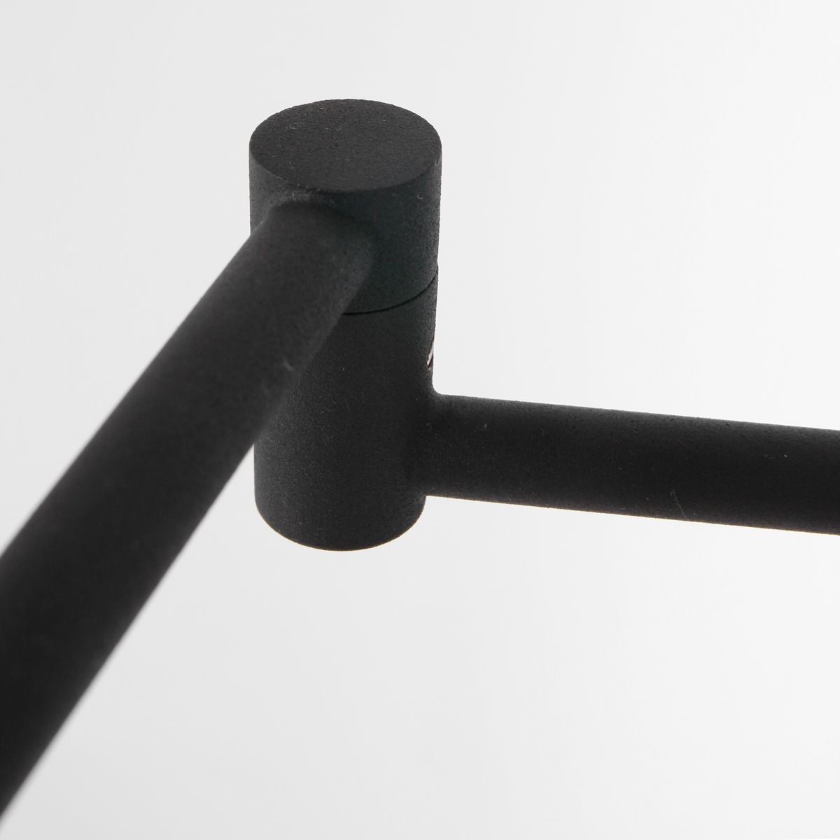 Lampadaire noir tendance avec bras pivotant réglable en métal Mexlite Karl – Image 11