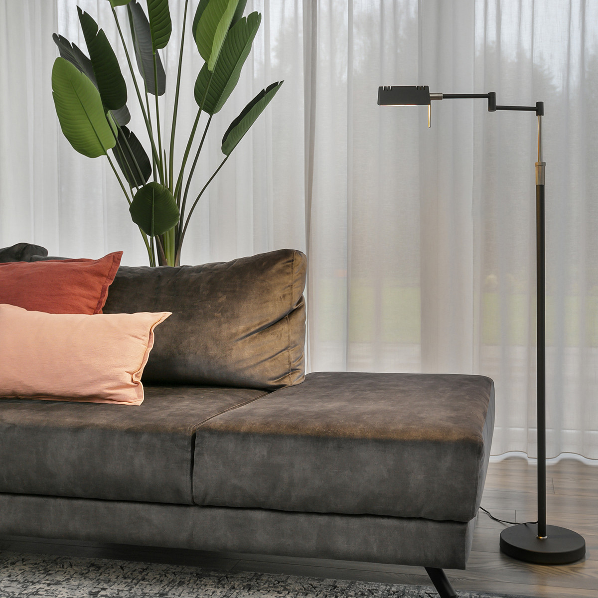 Lampadaire noir tendance avec bras pivotant réglable en métal Mexlite Karl – Image 3