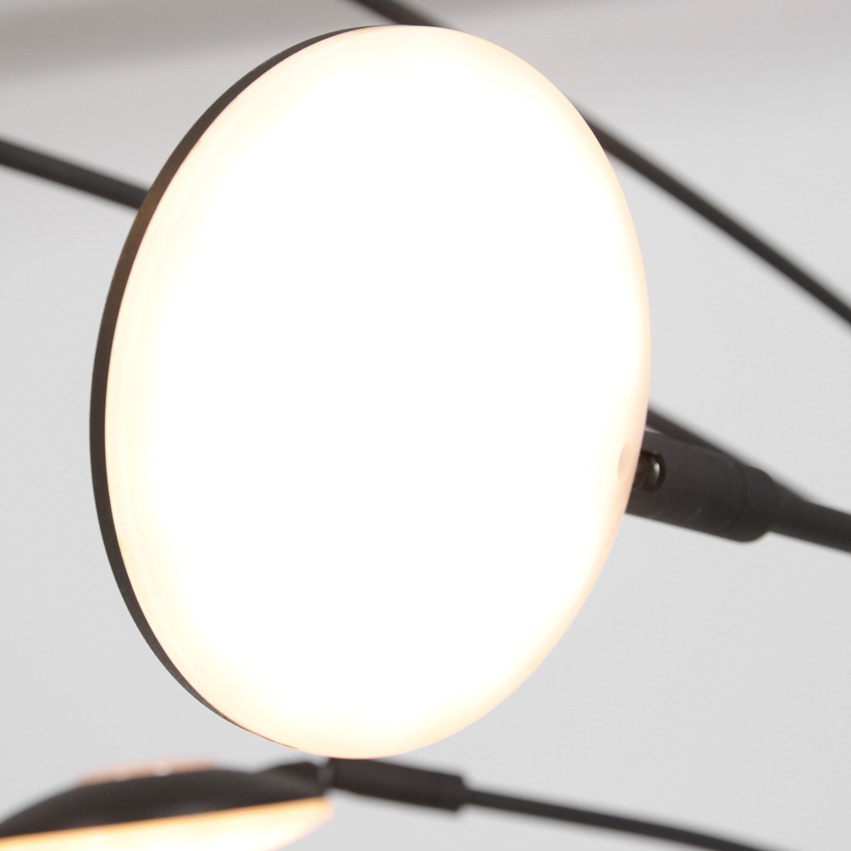 Lampadaire moderne en métal noir Mexlite Synna – Image 5