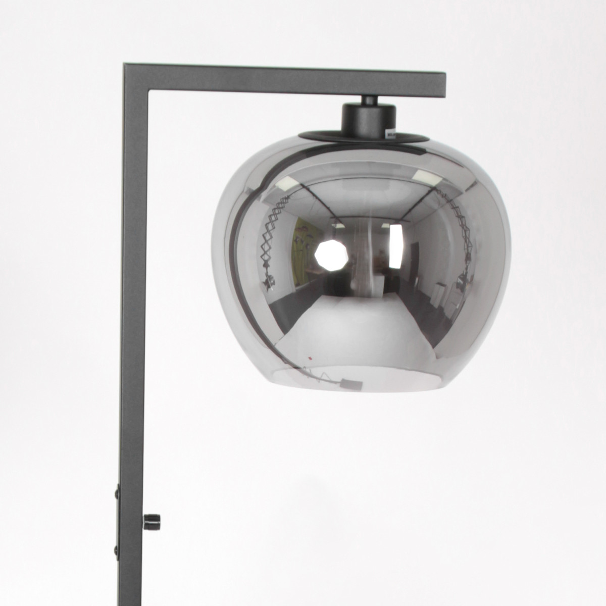Lampadaire industriel noir avec boule de verre fumé Steinhauer Stang – Image 3