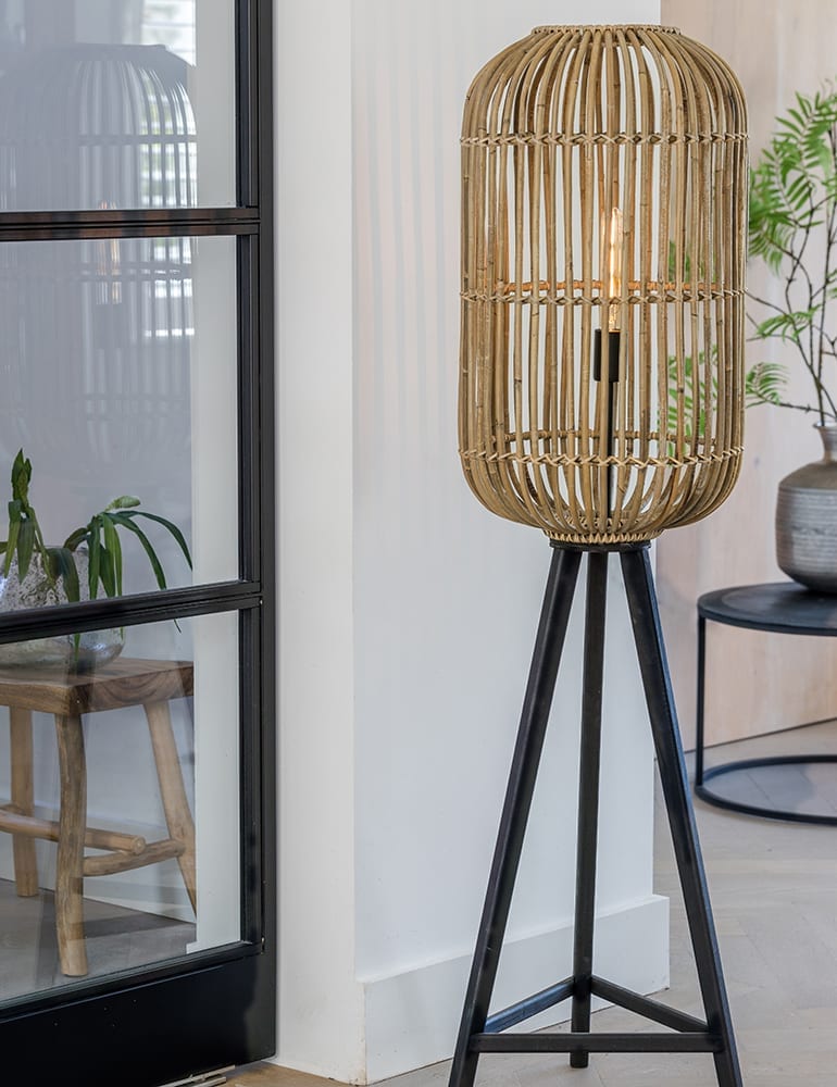 Lampadaire trépied avec abat-jour en bambou Light & Living Tabana noir – Image 2