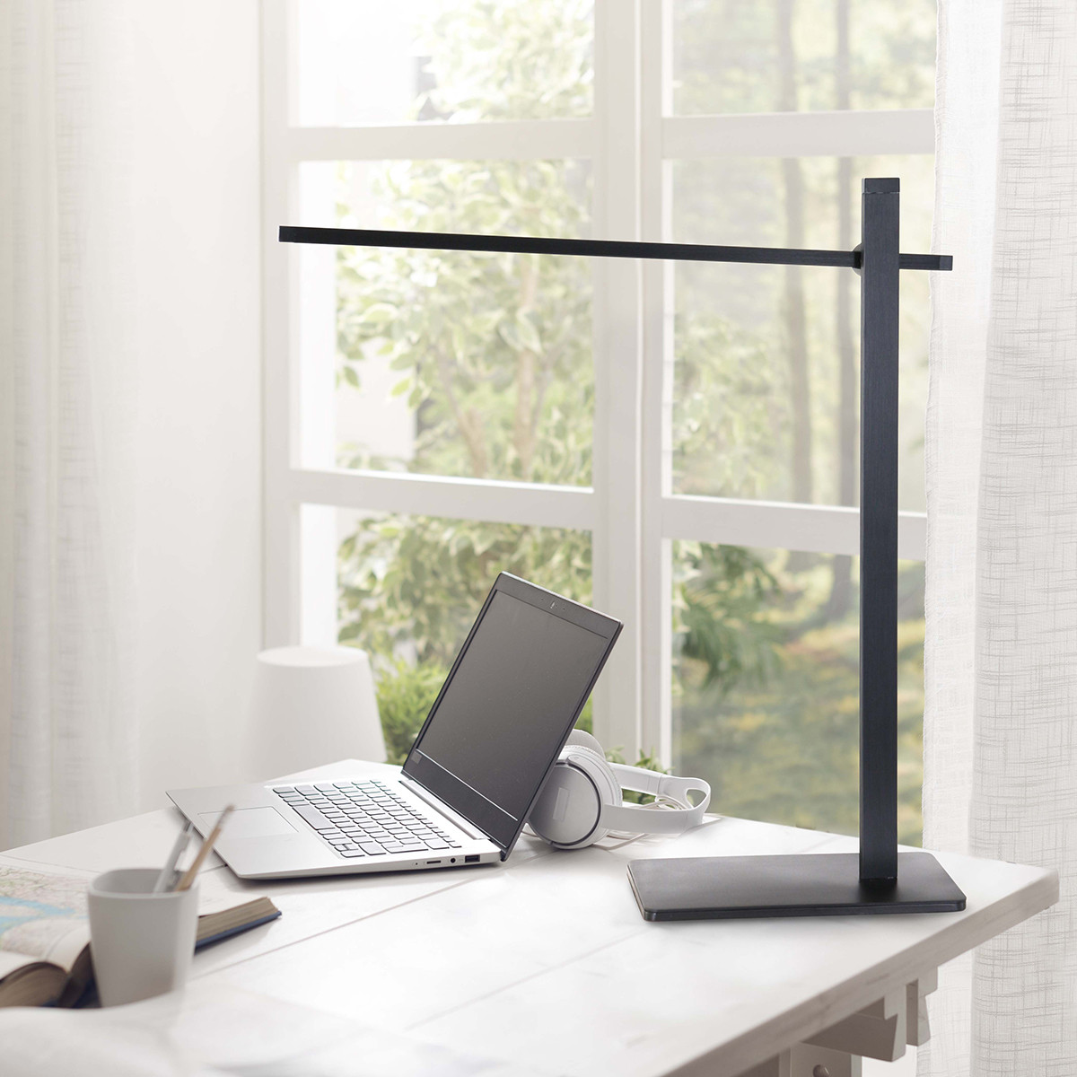 Lampe de table moderne en aluminium et plastique noir Mexlite Stekk – Image 3