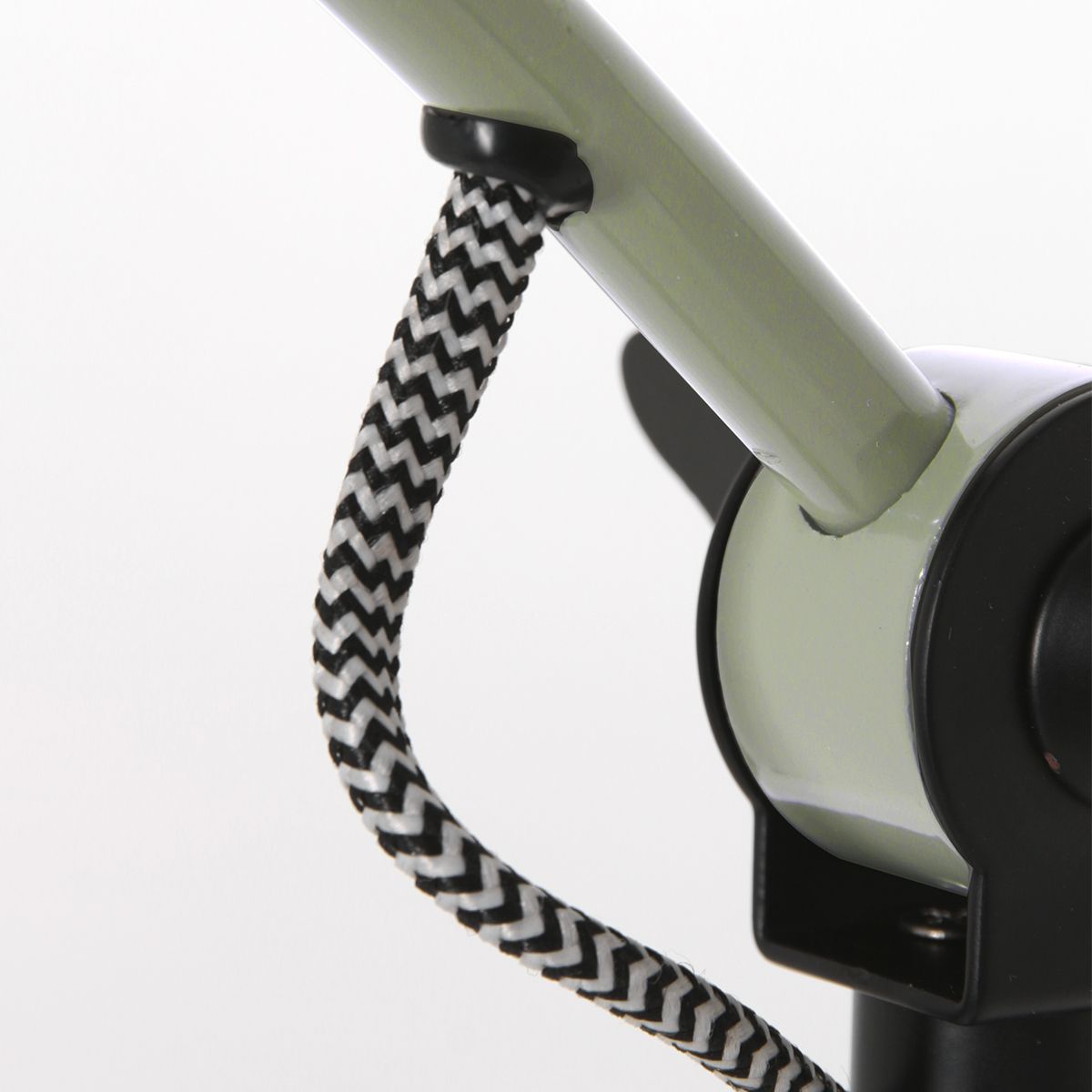 Lampe de table industrielle en métal vert Mexlite Nove – Image 11