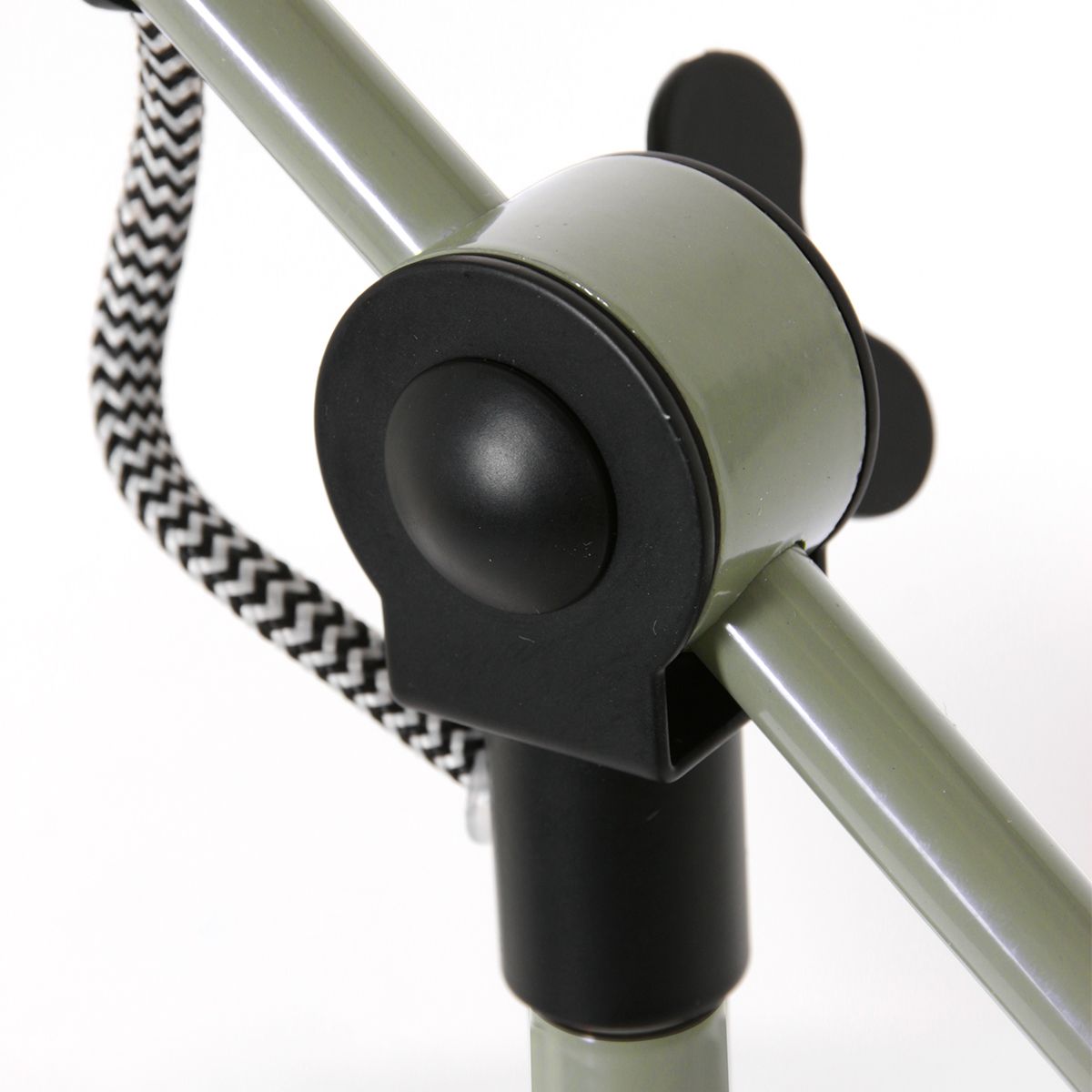 Lampe de table industrielle en métal vert Mexlite Nove – Image 13