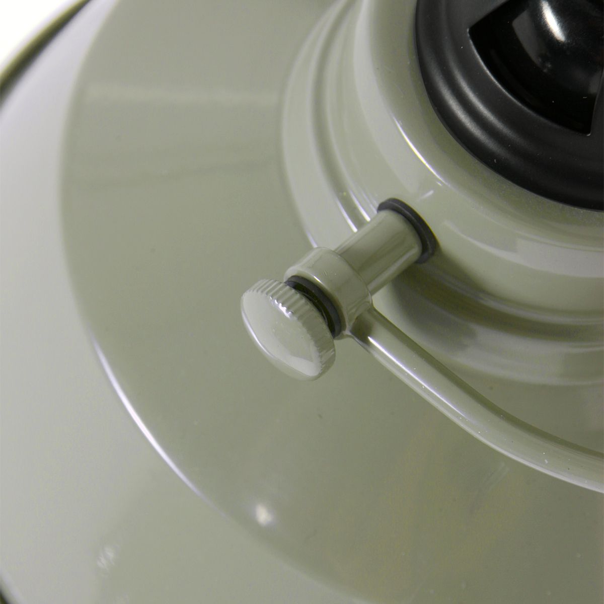 Lampe de table industrielle en métal vert Mexlite Nove – Image 17