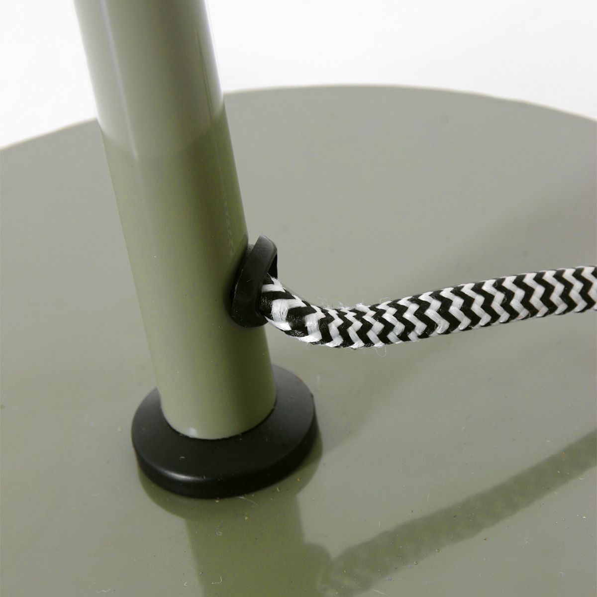 Lampe de table industrielle en métal vert Mexlite Nove – Image 19