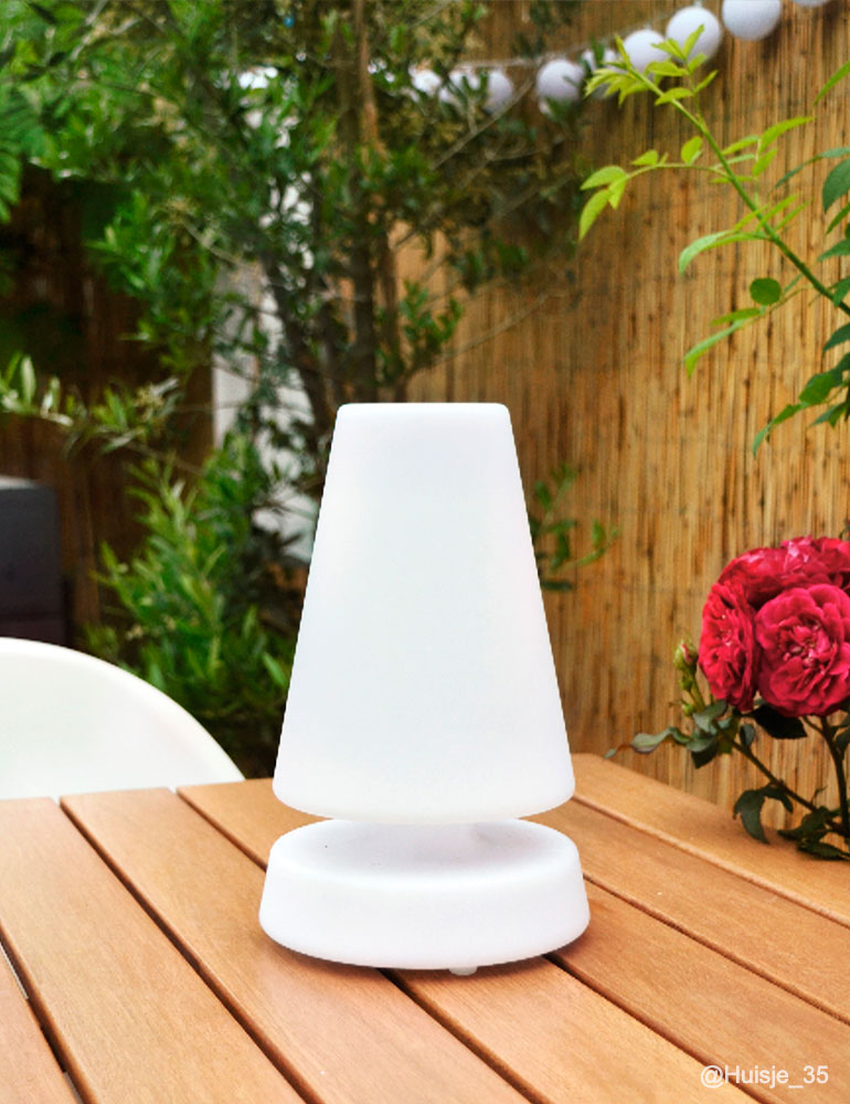 lampe-a-poser-pour-exterieur-catch-lighting-de-anne-lighting-blanc-2483w