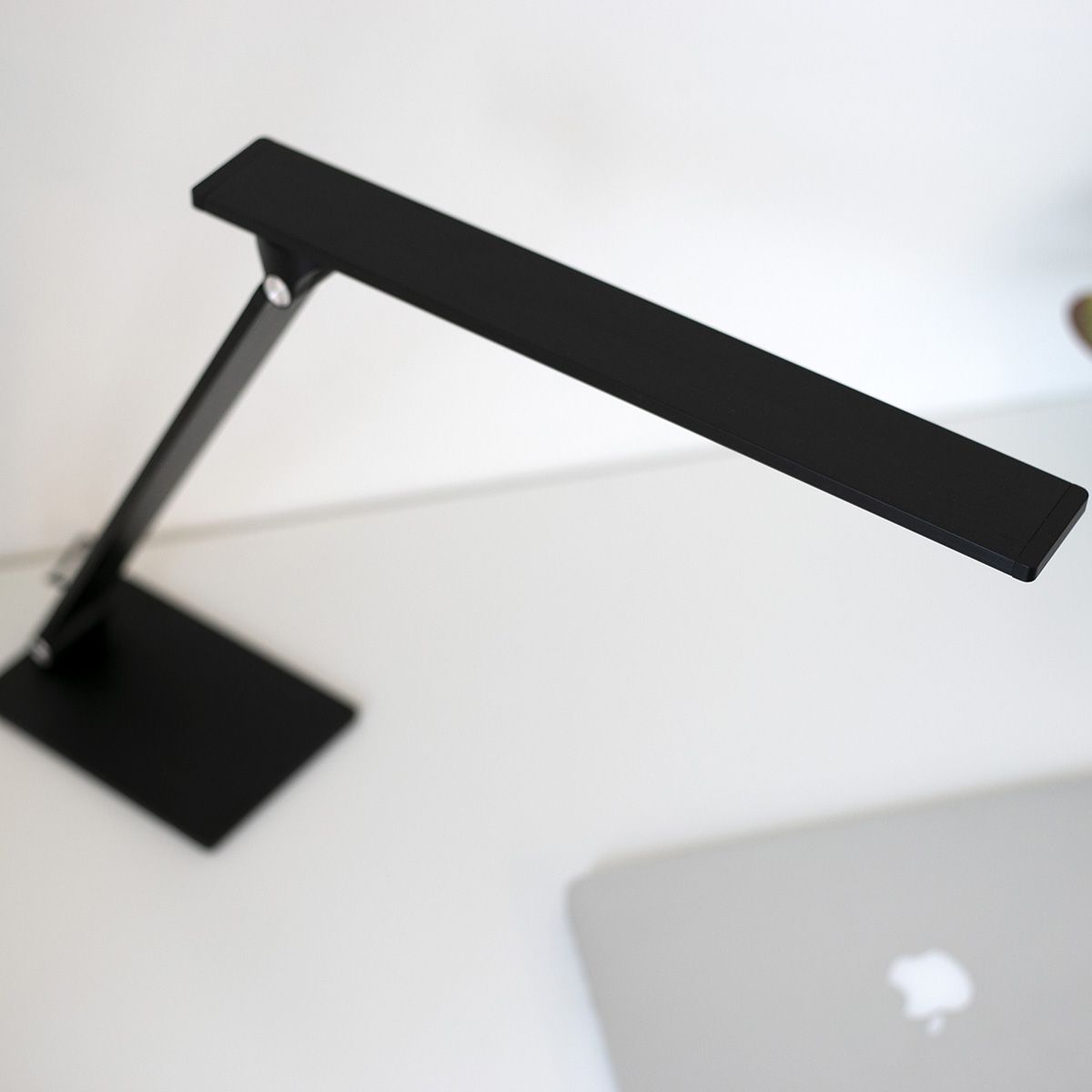 Lampe de bureau LED à lumière graduable Serenade Steinhaueur noir – Image 17