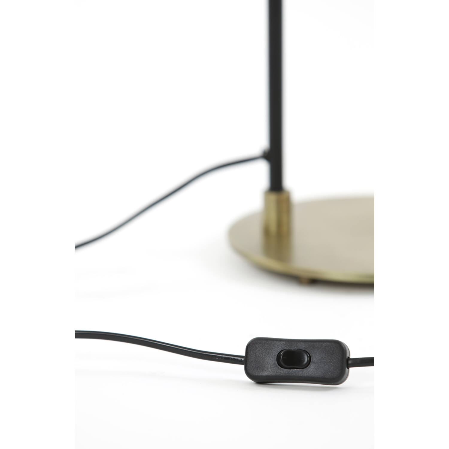 Lampe de bureau moderne noire et dorée Light & Living Braja – Image 3