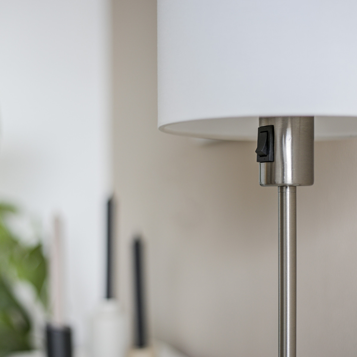 Lampe de table moderne en tissu et métal Mexlite Noor – Image 4