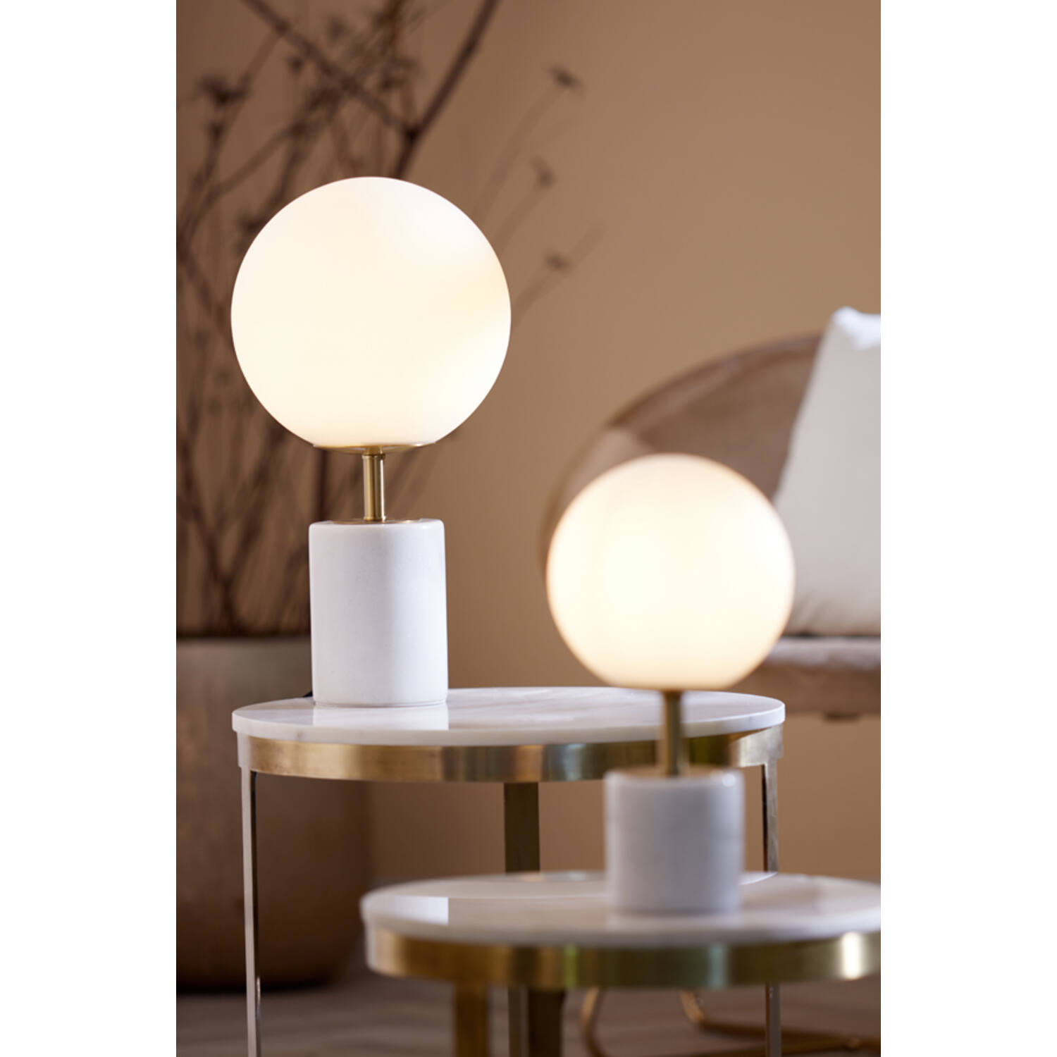 Lampe de table classique avec globe blanc Light & Living Medina – Image 3