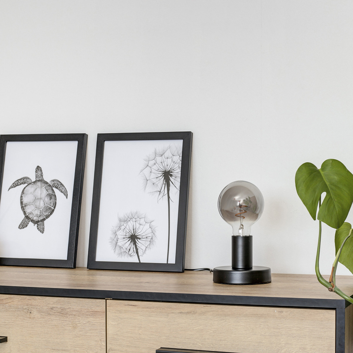 Lampe de table tendance en métal noir Mexlite Minimalics – Image 12