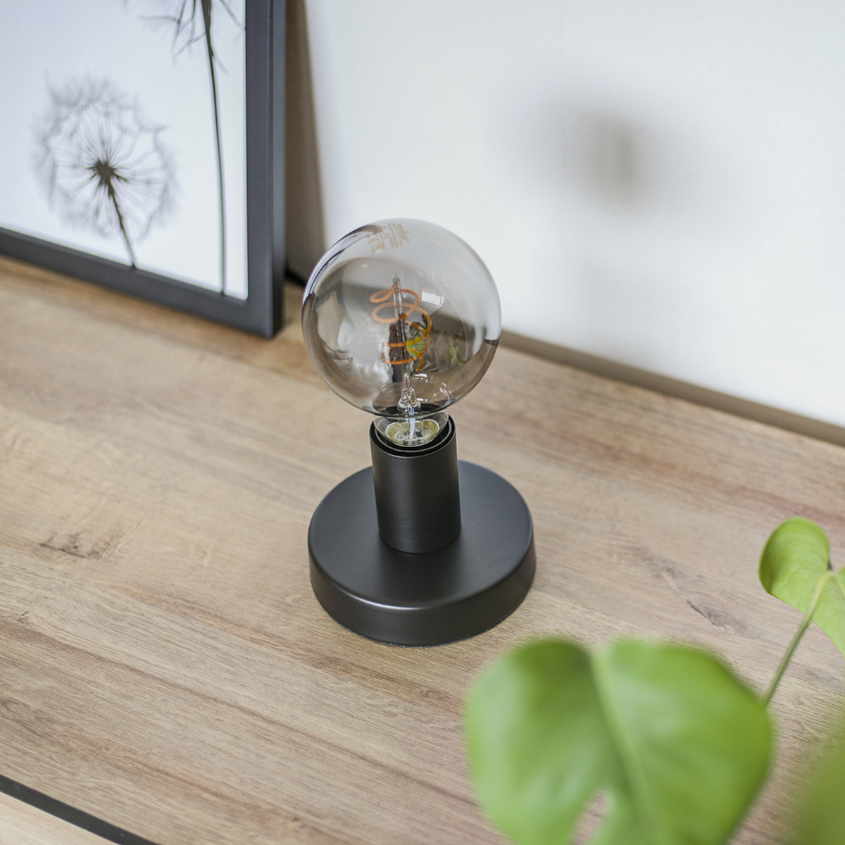 Lampe de table tendance en métal noir Mexlite Minimalics – Image 3