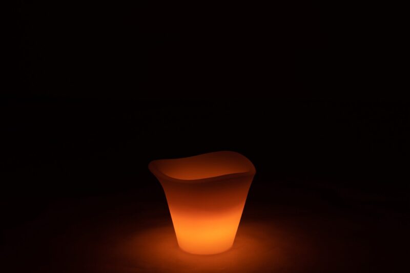 lampe-de-table-moderne-blanche-en-verre-depoli-jolipa-ice-bucket-20271-5