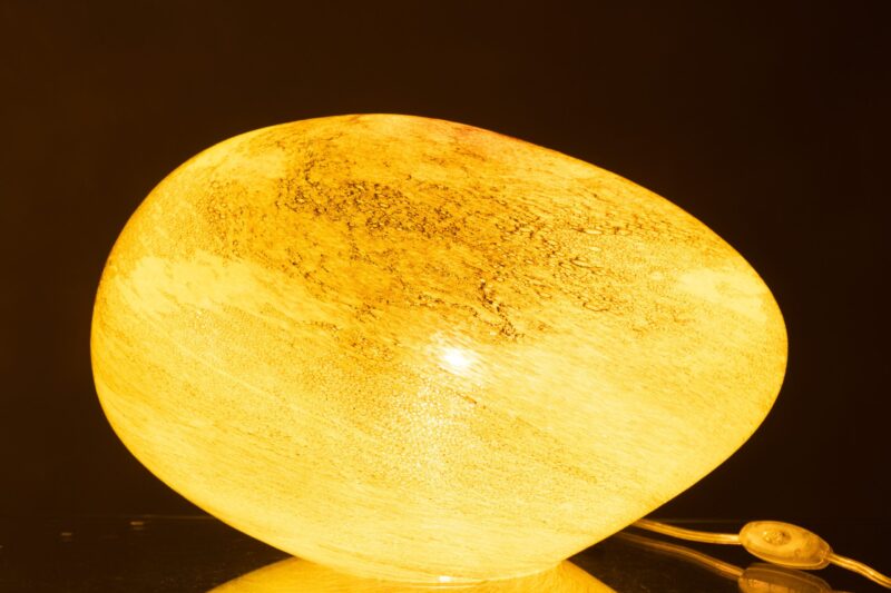 lampe-de-table-moderne-jaune-marbree-en-forme-de-galet-jolipa-dany-20680-5