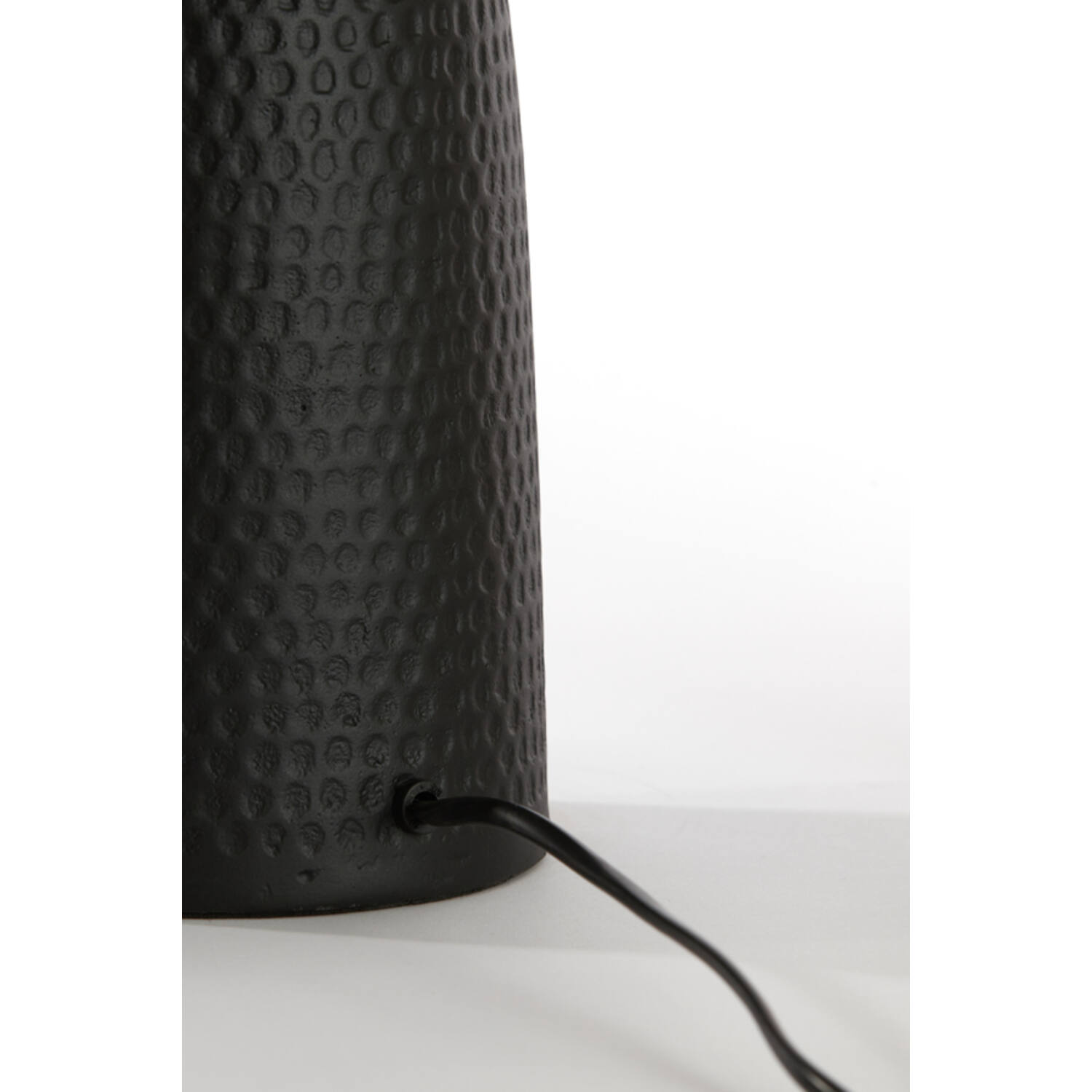 Lampe de table moderne noire rainurée Light & Living Smith – Image 4