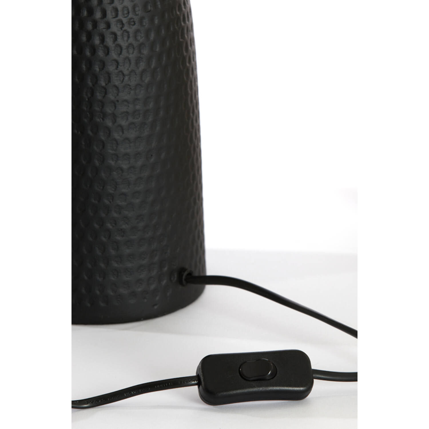 Lampe de table moderne noire rainurée Light & Living Smith – Image 5