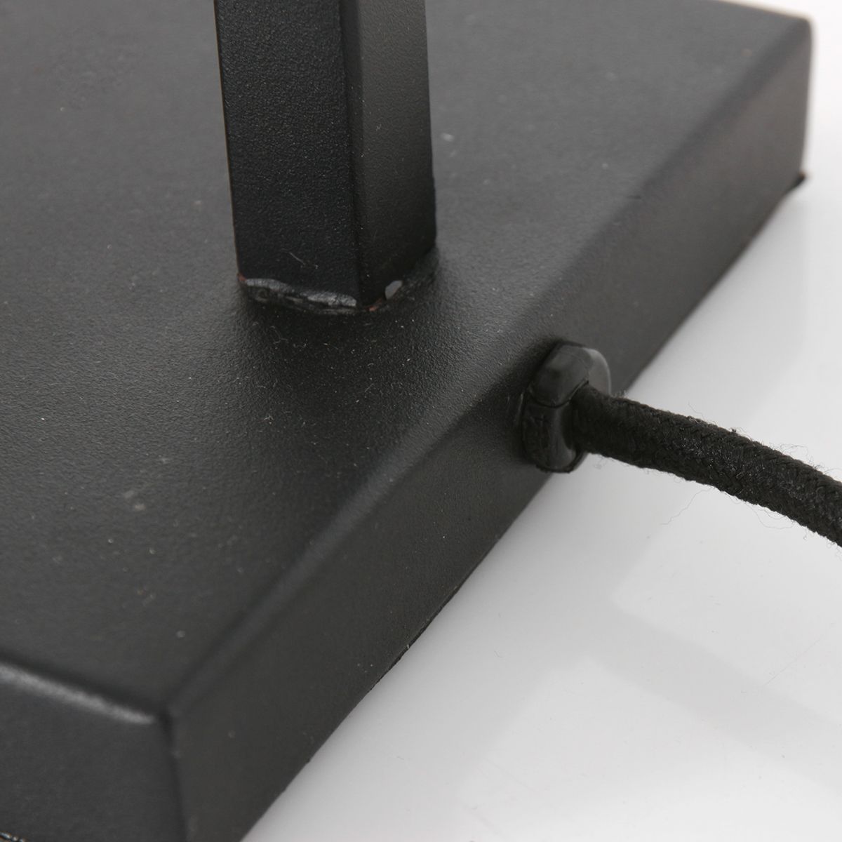 Lampe de table noire avec abat-jour crème Steinhauer Stang – Image 4