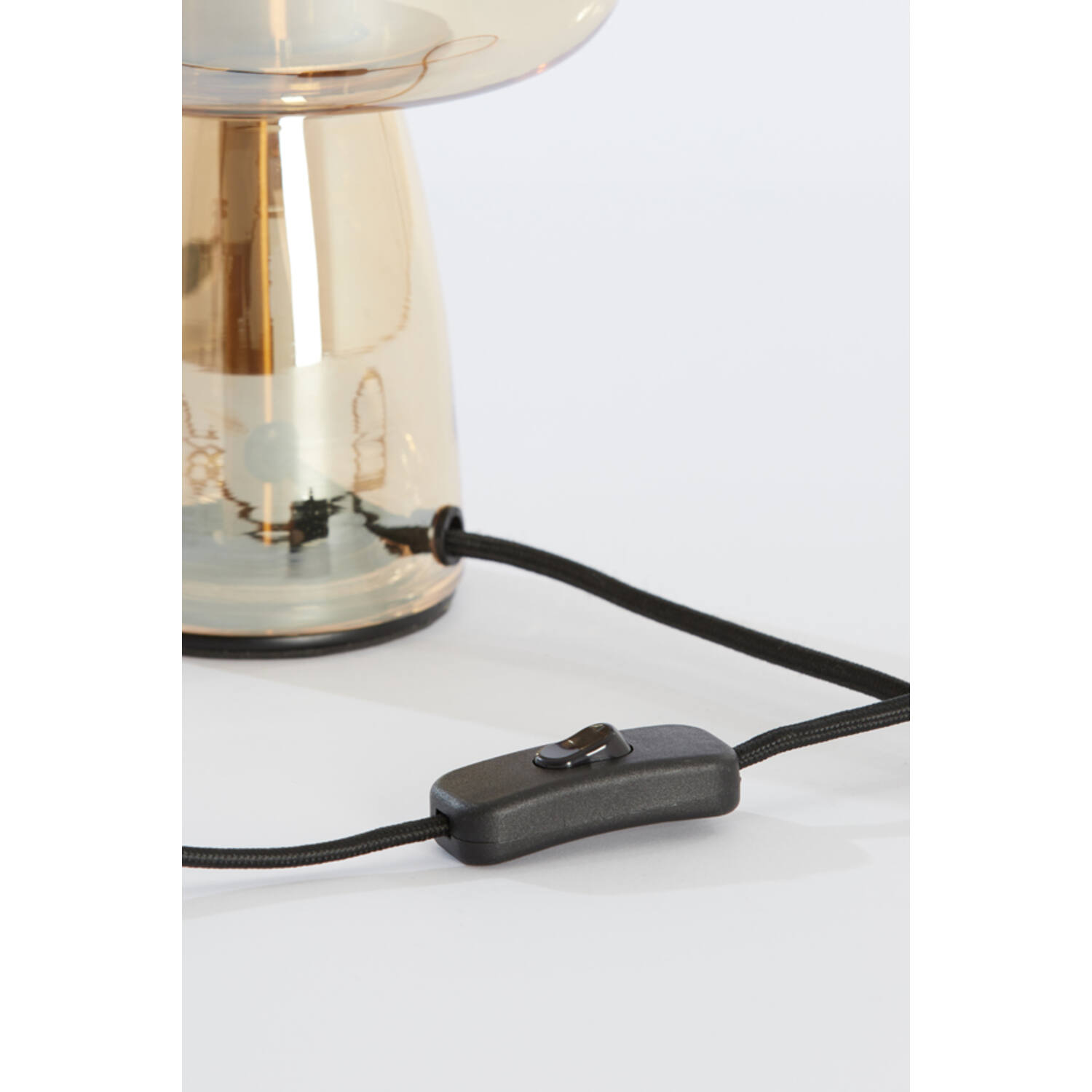 Lampe de table rétro dorée en verre fumé Light & Living Lotta – Image 4