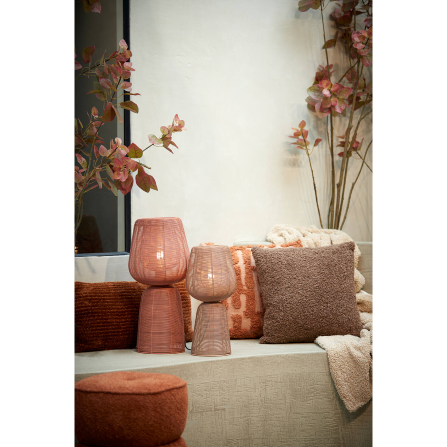 Lampe de table rétro en métal rose Light & Living Aboso – Image 3