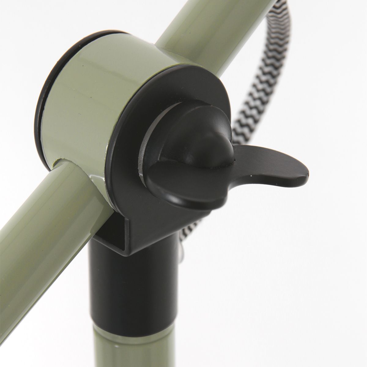 Lampadaire industriel en métal vert Mexlite Nove – Image 13