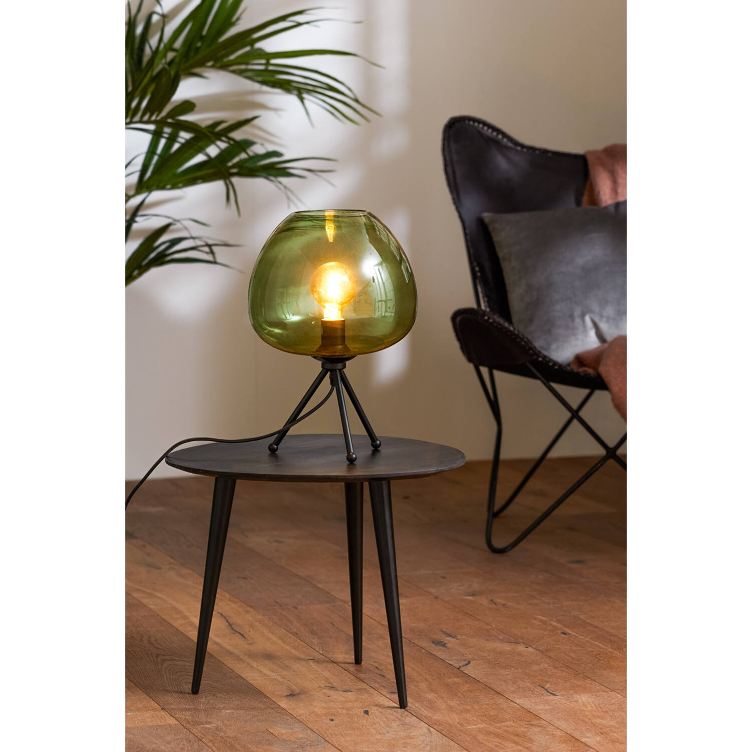 Lampe de table rétro noire avec verre fumé vert Light & Living Mayson – Image 5