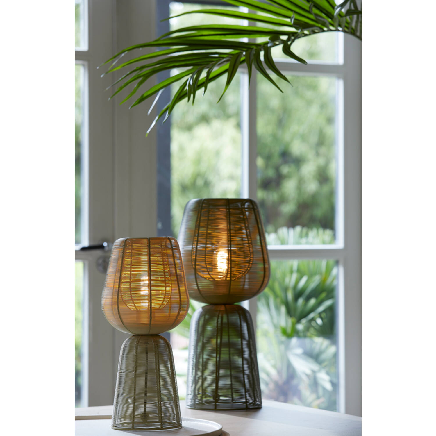 Lampe de table rustique en métal fin doré Light & Living Aboso – Image 3