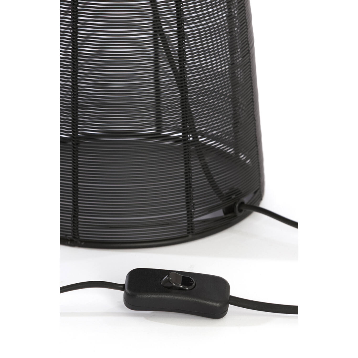 Lampe de table rustique noire à mailles fines Light & Living Aboso – Image 5