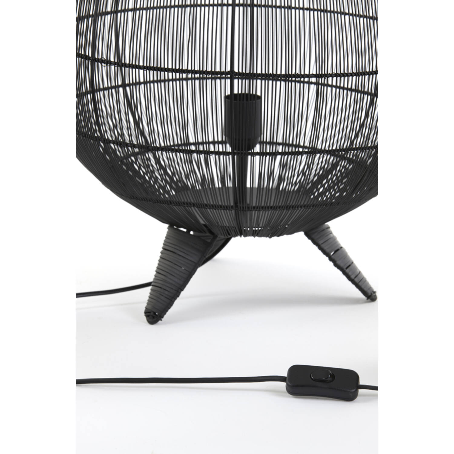 Lampe de table rustique noire en forme de panier Light & Living Yumi – Image 5