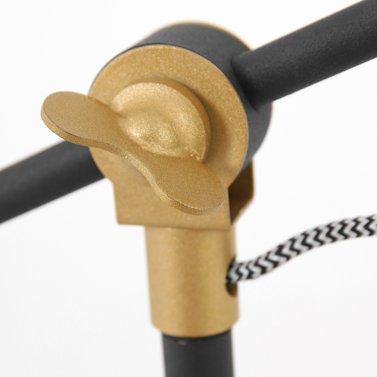 Lampe de table industrielle noire en métal Mexlite Nove – Image 10