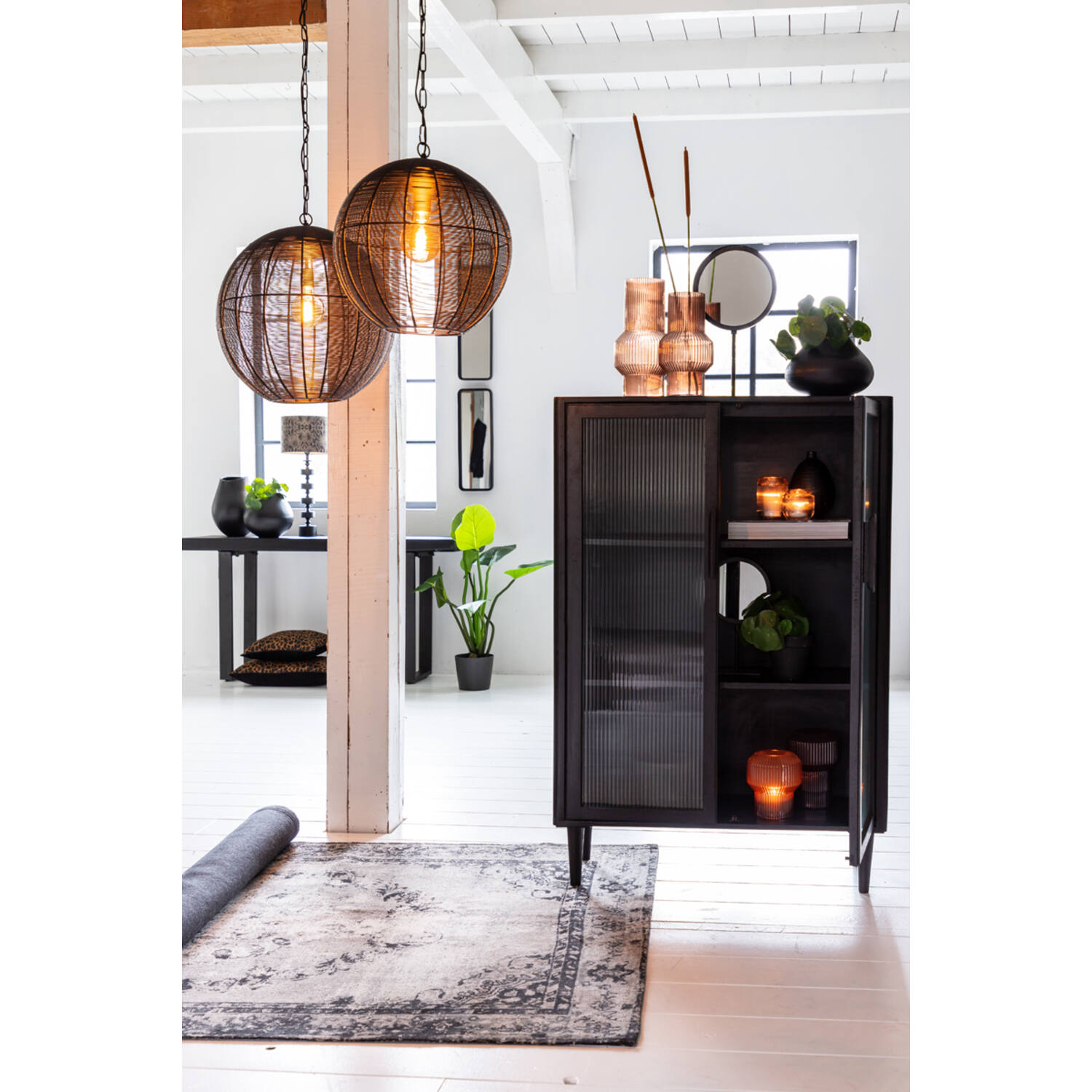 Lampe suspendue moderne noire sphérique Light & Living Amarah – Image 5