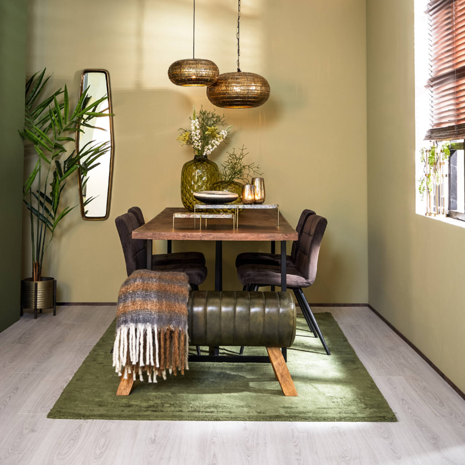 Lampe suspendue rétro dorée en rotin Light & Living Kymori – Image 3