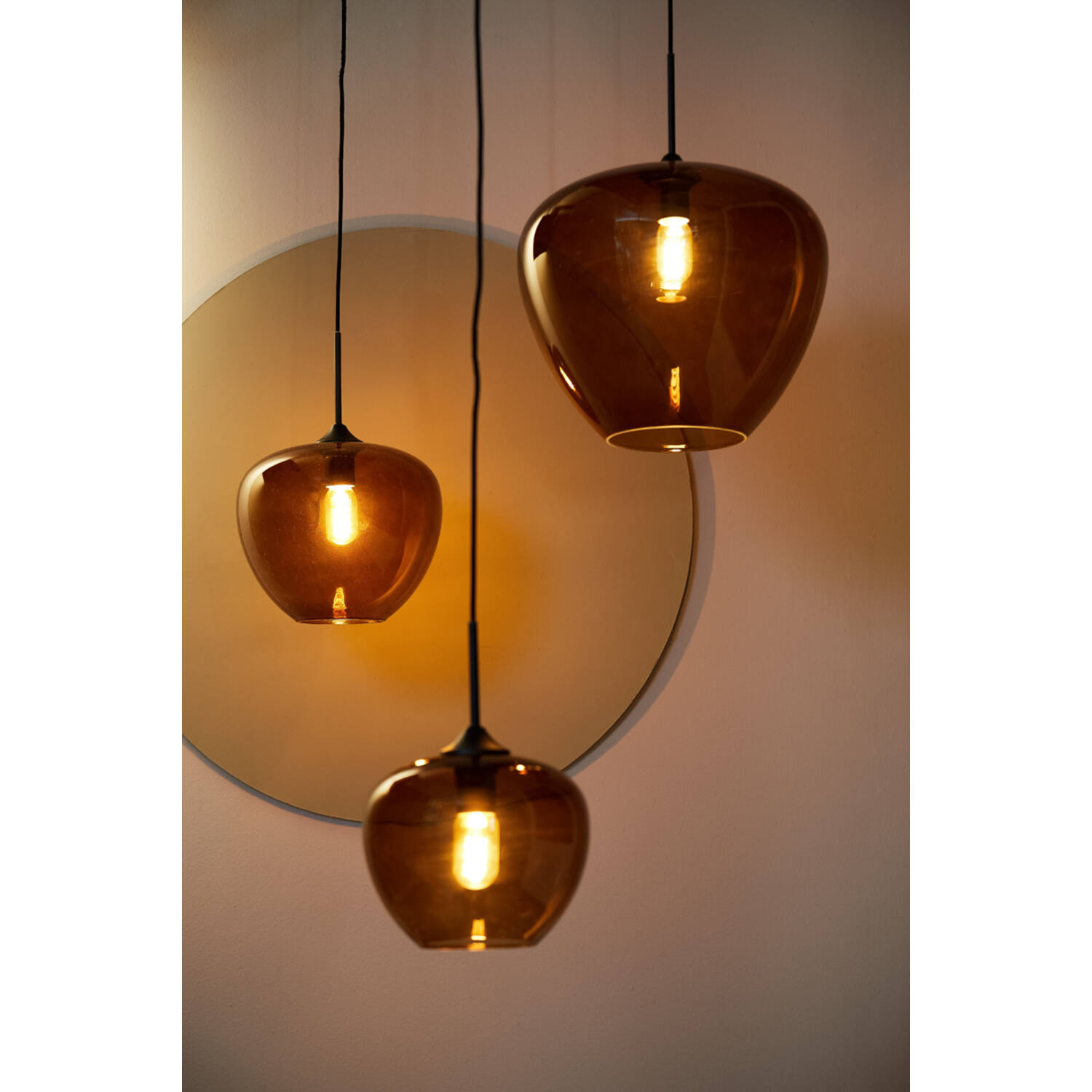Lampe suspendue rétro marron en verre fumé Light & Living Mayson – Image 5