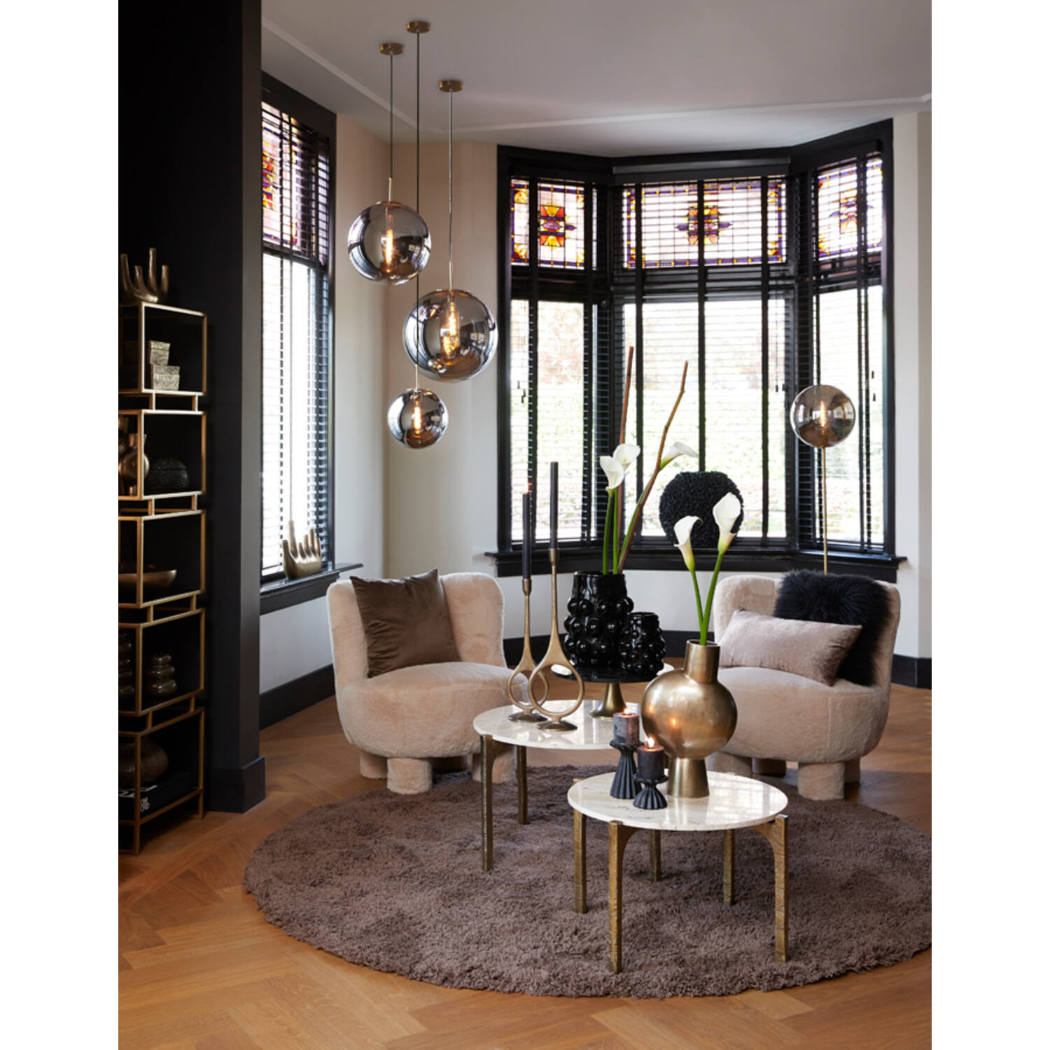 Lampe suspendue rétro noire en verre fumé sphérique Light & Living Medina – Image 3