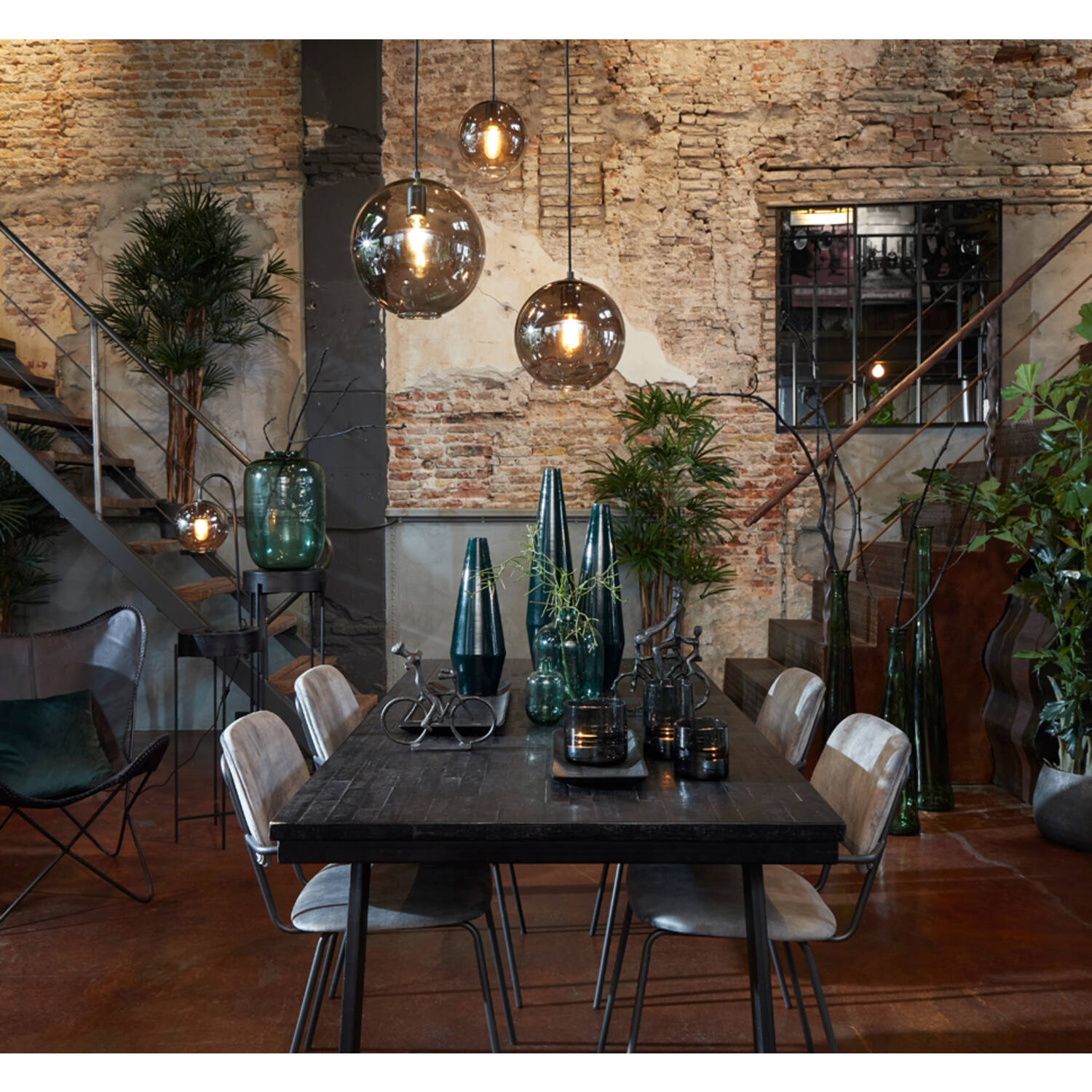 Lampe suspendue rétro noire sphérique Light & Living Subar – Image 3