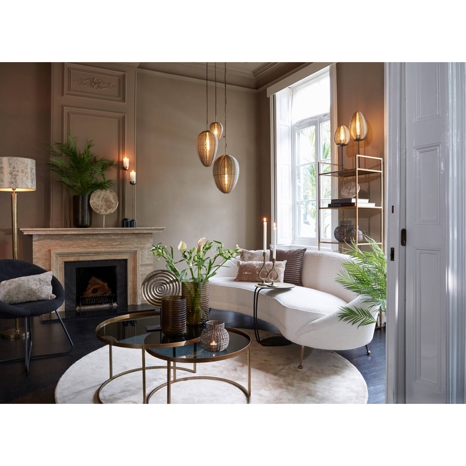 Lampe suspendue rustique dorée en forme d'œuf Light & Living Yaelle – Image 3