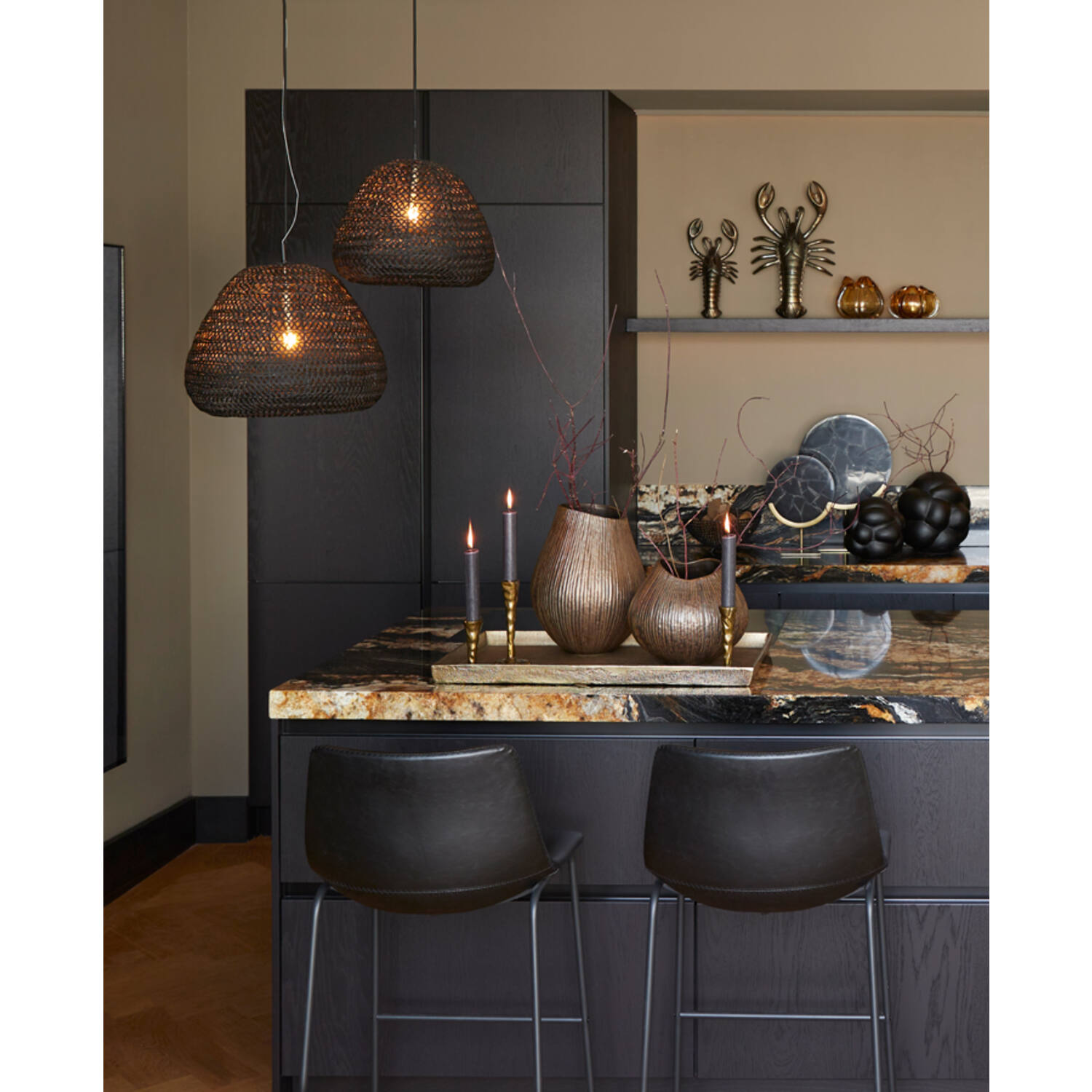 Lampe suspendue rustique noire ronde Light & Living Finou – Image 3