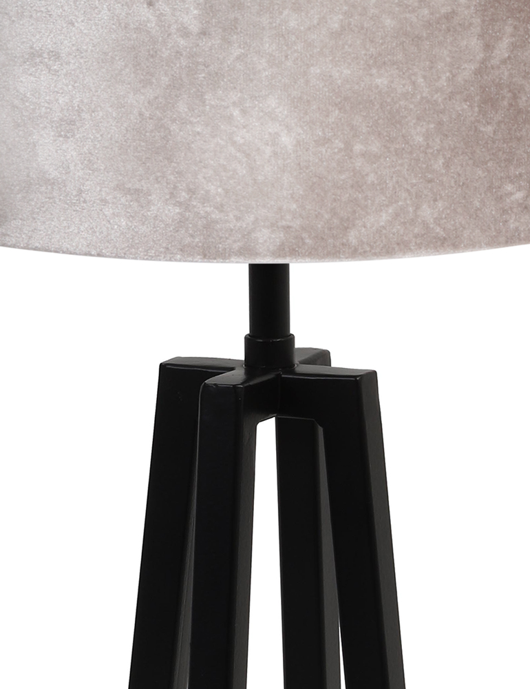 pied-de-lampe-triangulaire-noir-elegant-avec-abat-jour-argente-light-et-living-miley-8319zw-2