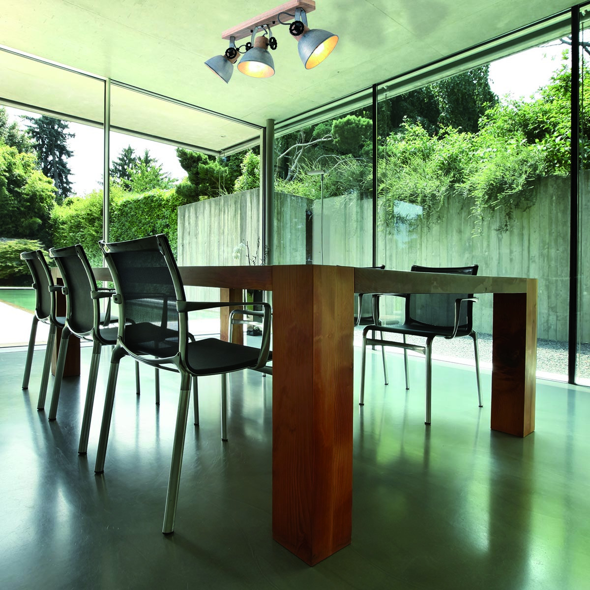 Spot industriel anthracite en métal et bois de caoutchouc Mexlite Gearwood – Image 3