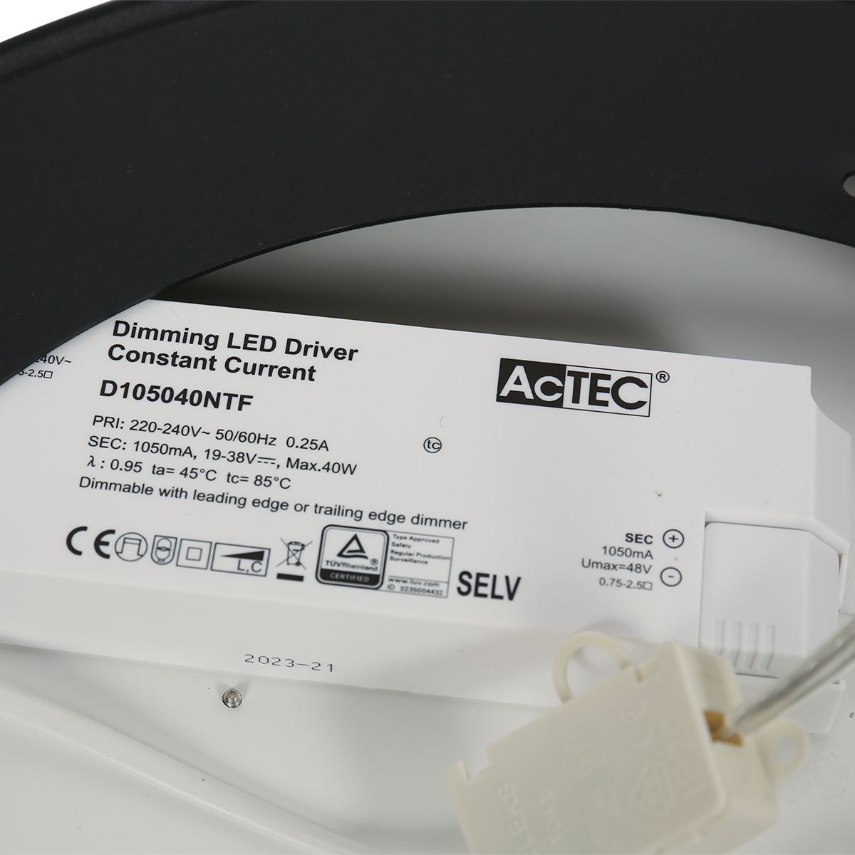 Plafonnier LED Noir Chic en Forme d'Anneau Steinhauer Mykty or et noir – Image 11