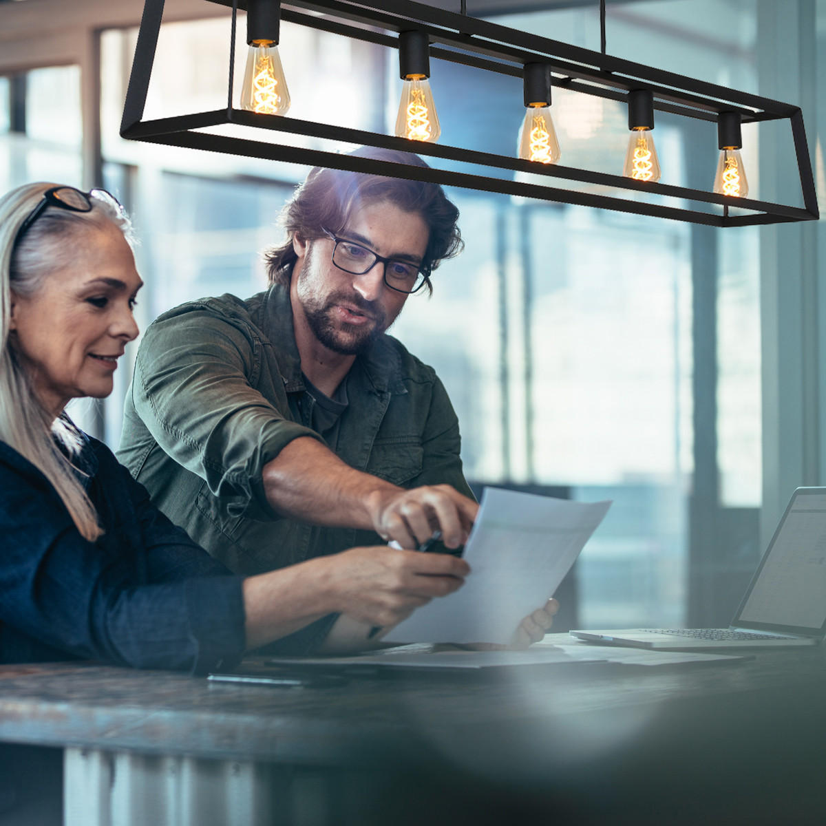 Suspension tendance en métal noir Mexlite Buckley – Image 4