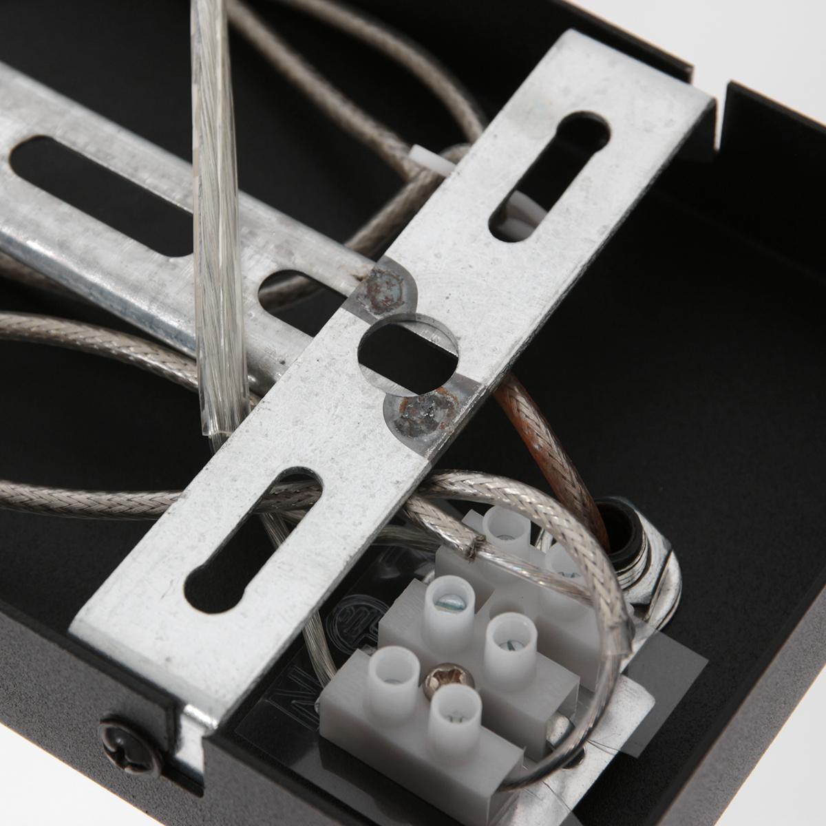 Suspension noire avec trois lumières et abat-jour en osier Steinhauer Stang – Image 17