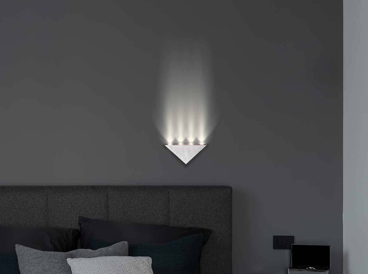 Applique murale en acier mat triangulaire L Globo Gordon – Image 2