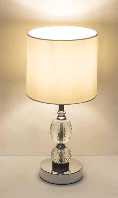 Lampe de table classique en métal chromé Globo Bronn – Image 4