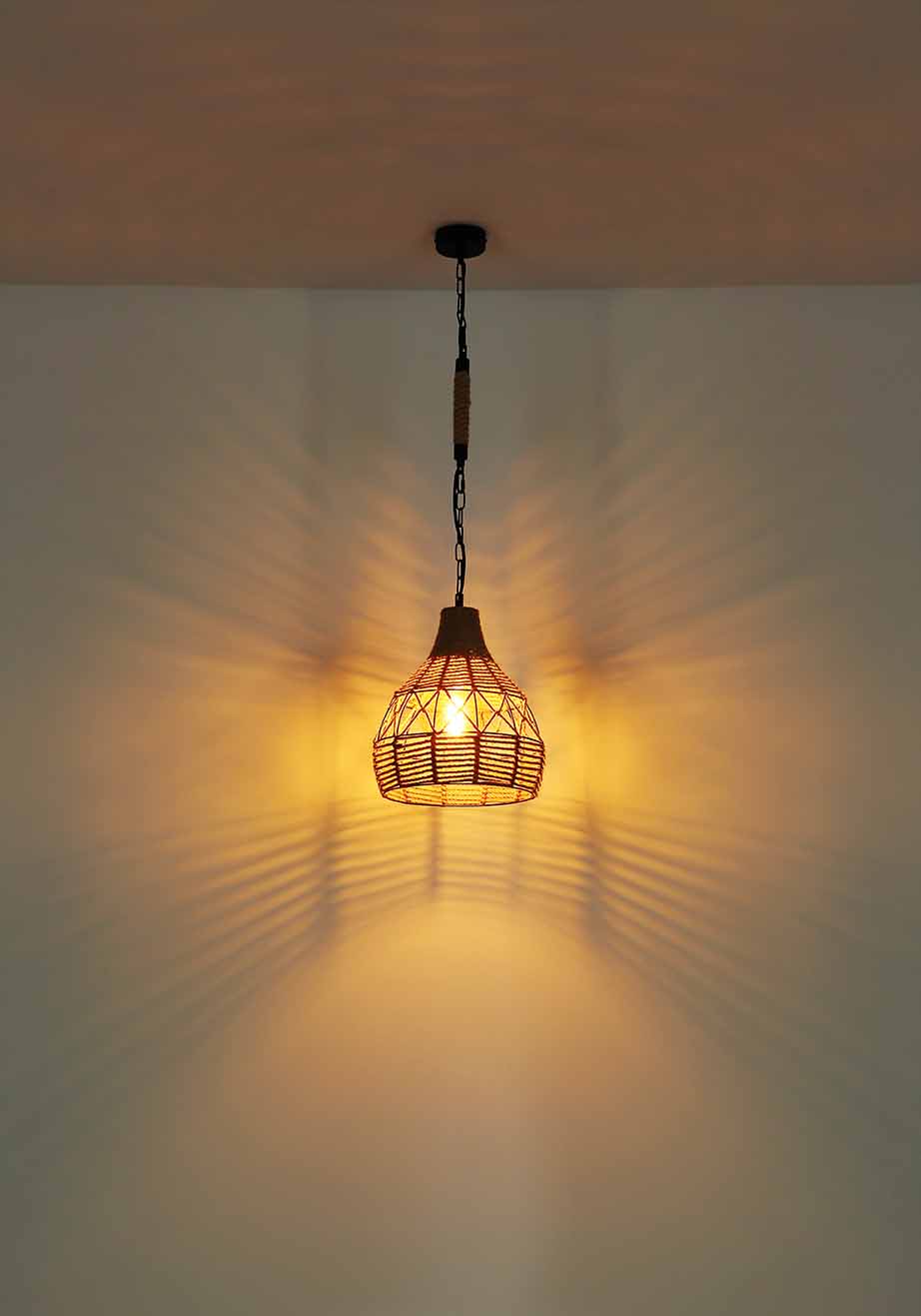 Suspension bohémienne noire en métal et corde Globo Halia – Image 4