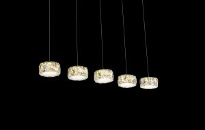 Alternative view of Suspension scintillante 5 abat-jours chrome/cristal acrylique Globo Amur