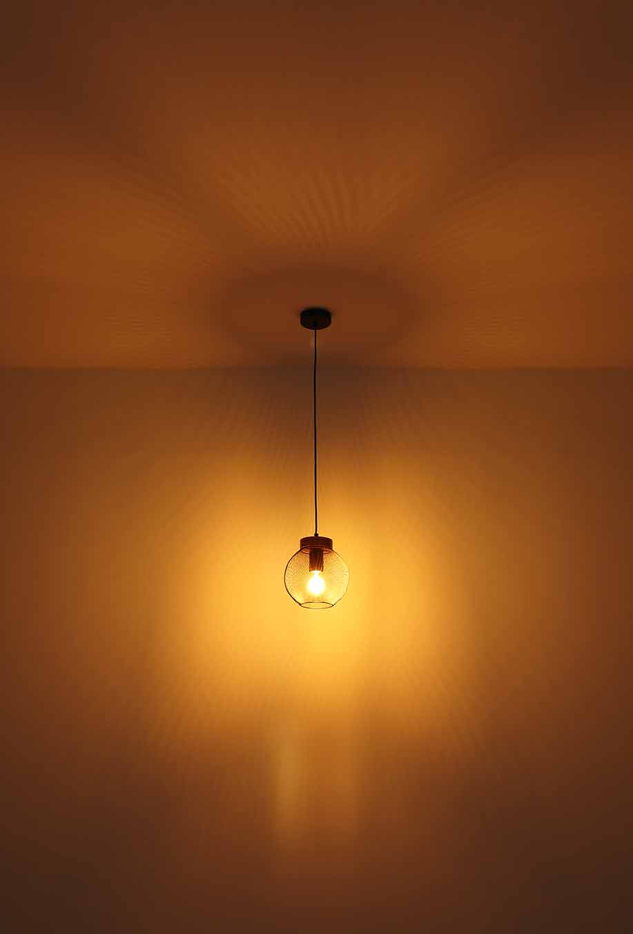 Suspensions rétro noires en grillage métallique Globo Pablo – Image 4