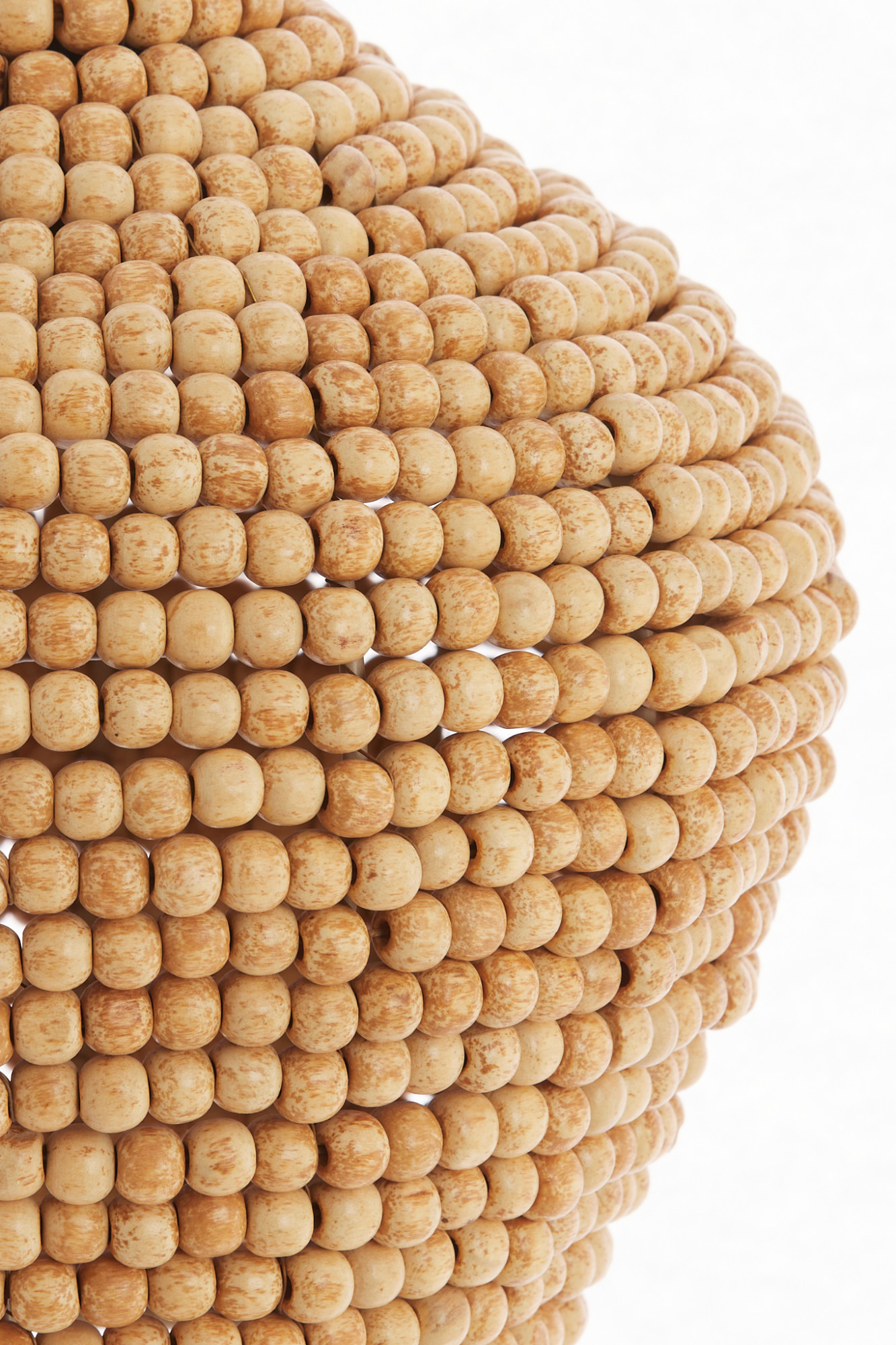 Suspension en perles de bois naturelle Light & Living Kalenga – Image 6