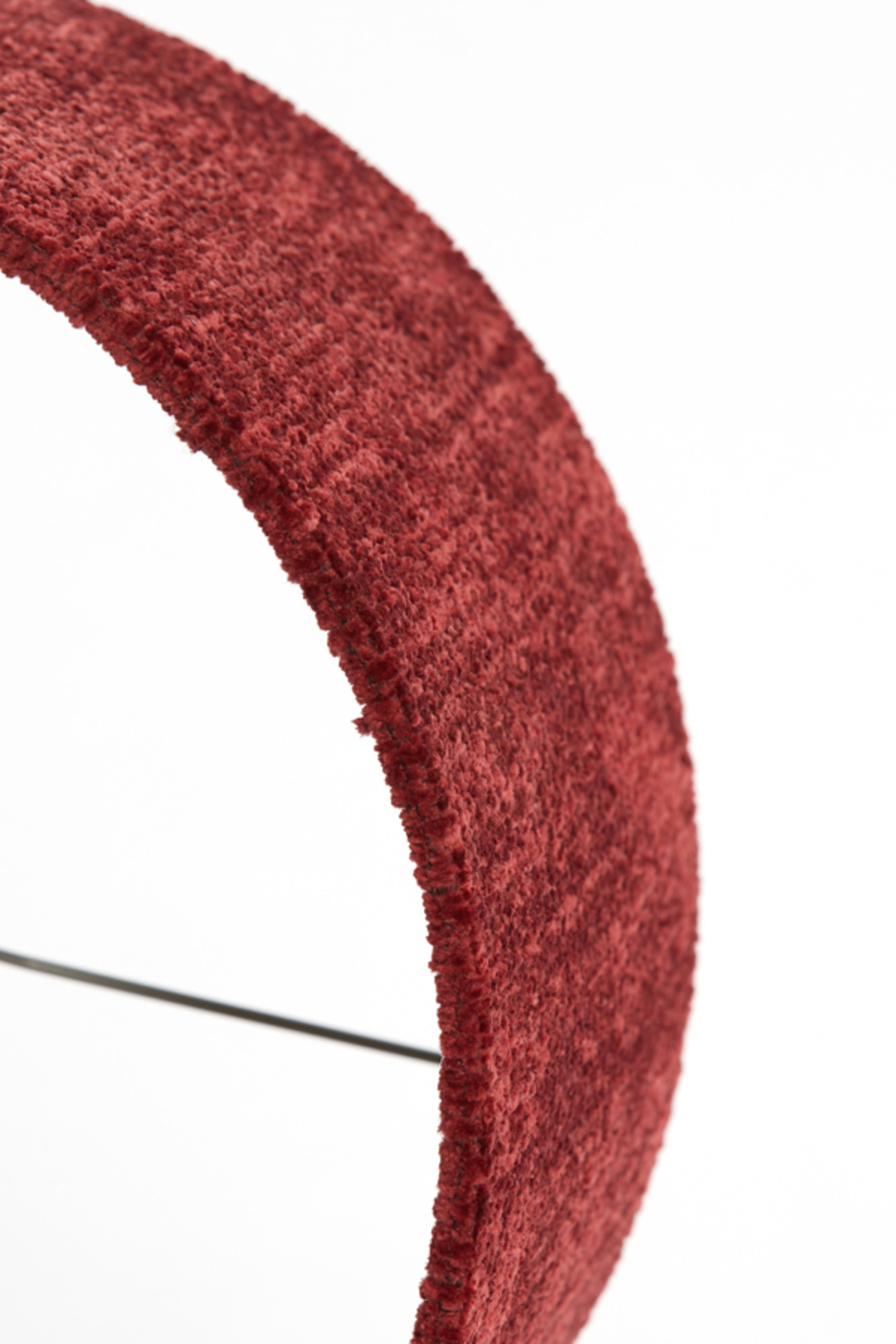 Abat-jour en tissu rouge de forme cylindrique Light & Living Ruby – Image 8